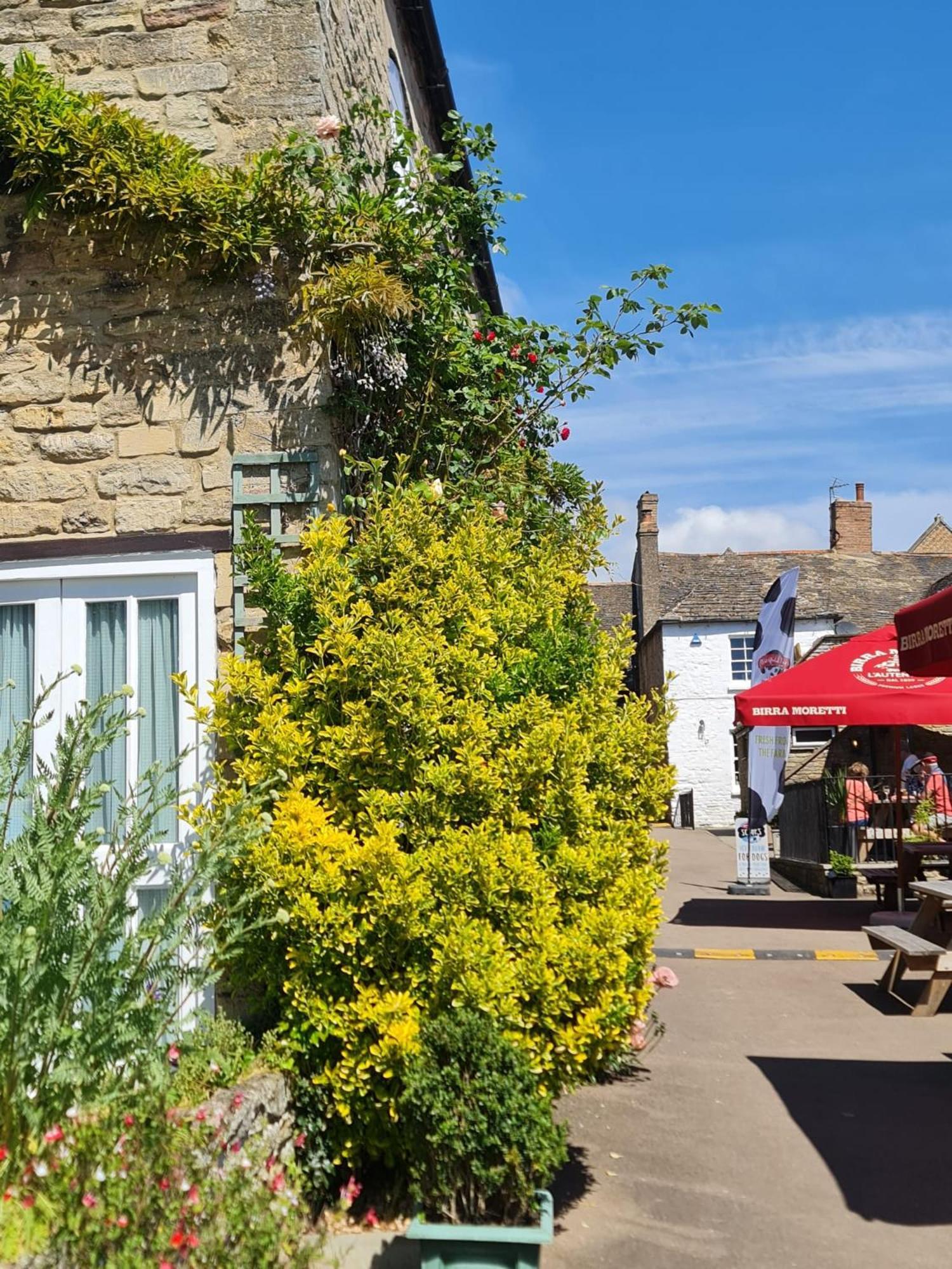 The Ship Inn Oundle Exterior foto